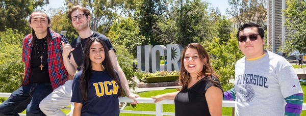 Photo of TRIO Scholars students posing by the UCR scultpture.